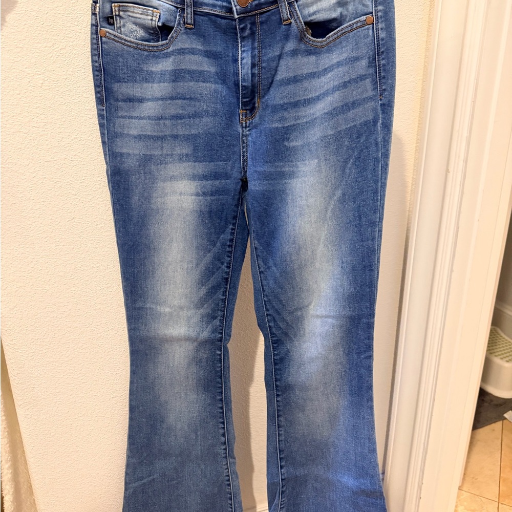 Judy Blue Flare Jeans in Classic Blue
